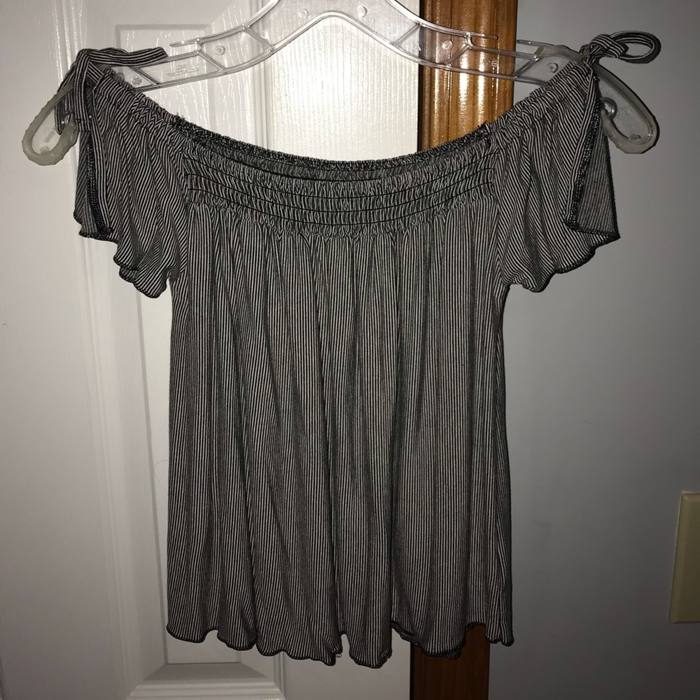 NWOT AMERICAN EAGLE Off Shoulder Top